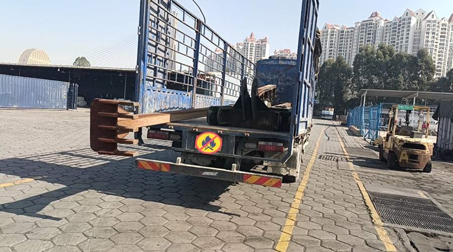 塔吊整車運(yùn)輸