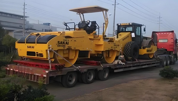 壓路機運輸.jpg